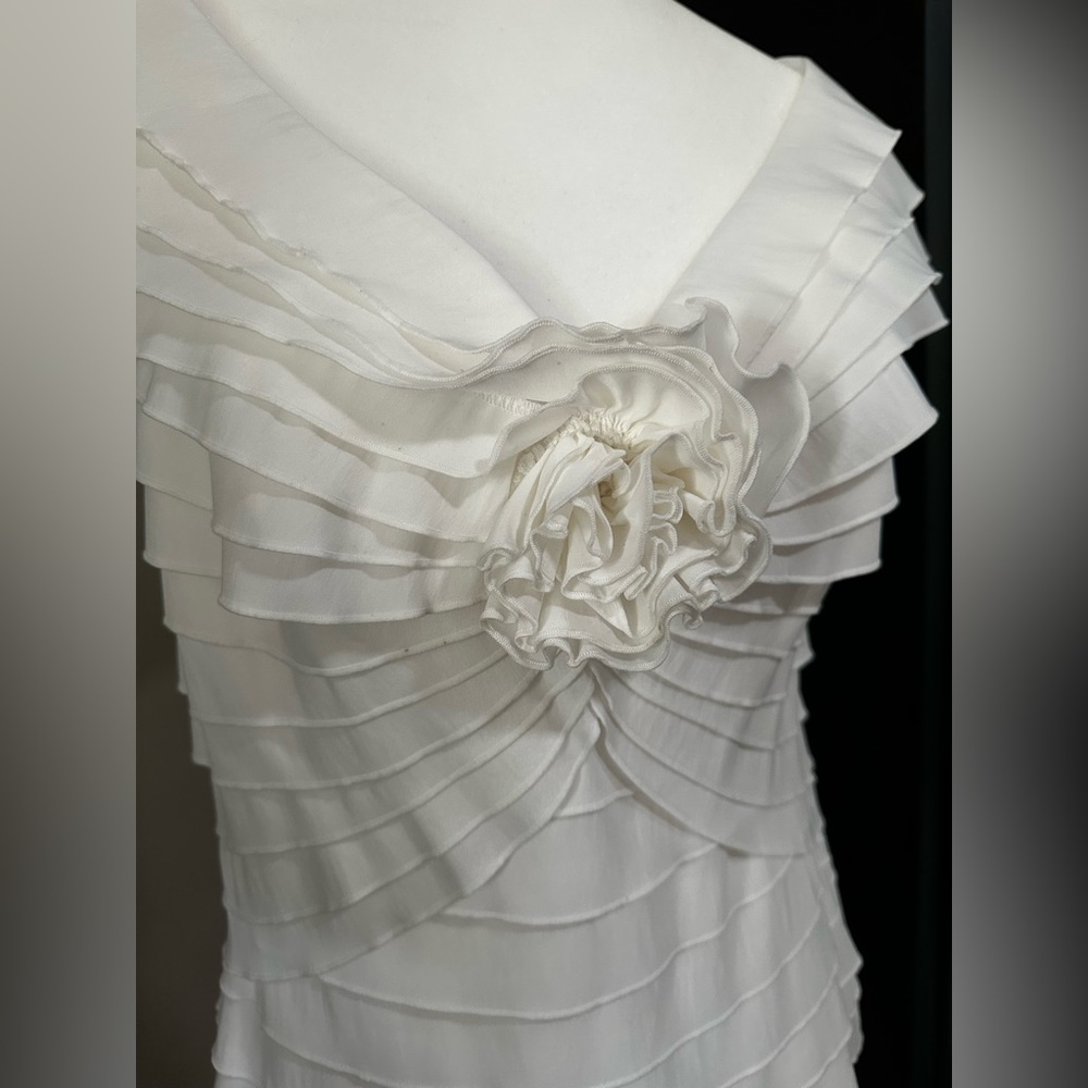 Stunning white Tadashi Shoji top size 12